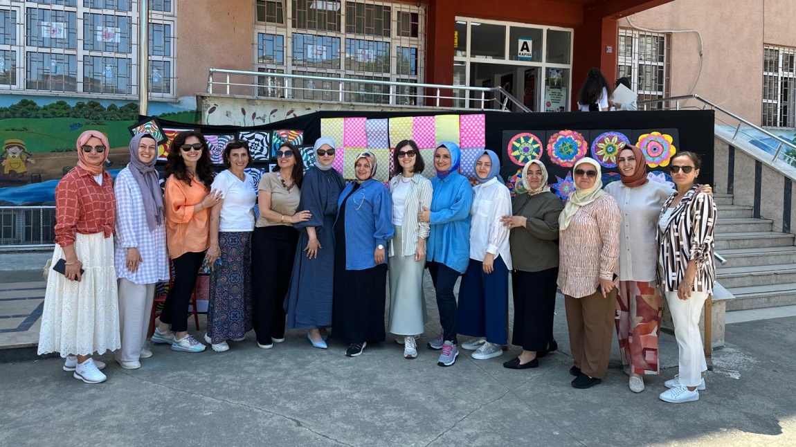 Başlık Etwinning Projesi ve Görsel Sanatlar Sergisi